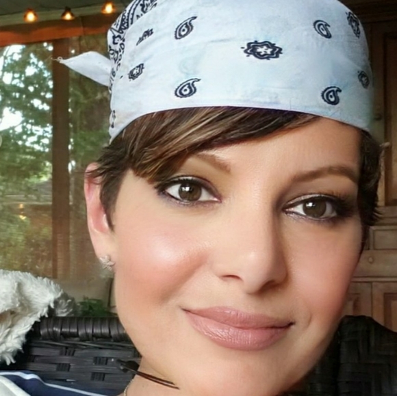 Meet your Posher, Karen - Picture 2 of 5